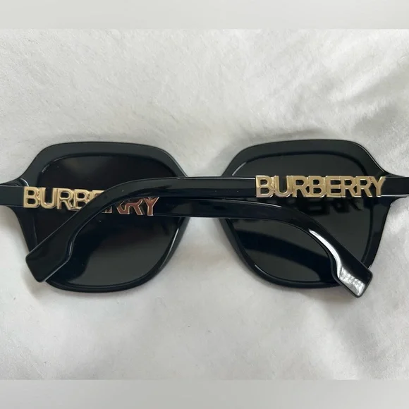 NWOT Burberry Sunglasses - Picture 4 of 5